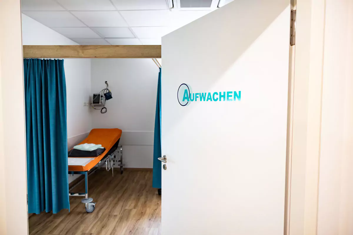 Blick in den Aufwachraum der Praxis